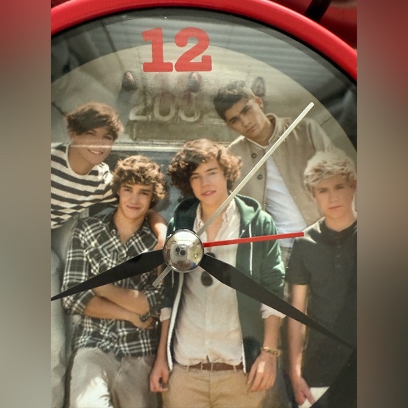 1D Red Vintage Style Alarm Clock - NWOT - Picture 2 of 8